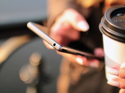 Naładuj obiadem i kawą nie tylko swoją energię, ale też… smartfona!